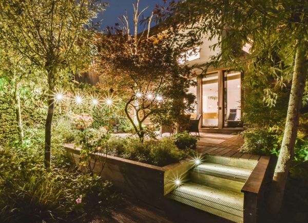 Energy-efficient LED pathway lighting installation